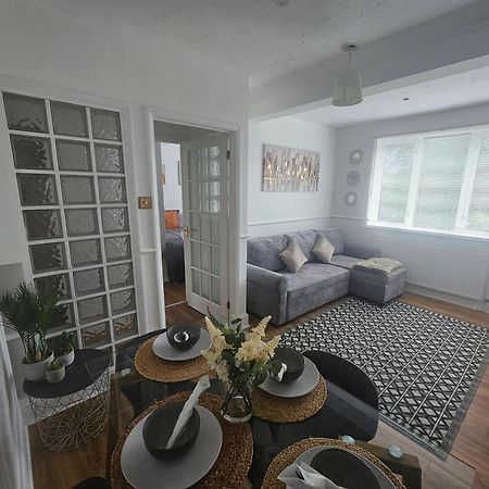 St Albans City Stays - Near Luton Airport - St Albans Abbey & City Train Station - Close To London- Harry Potter World - The Odyssey Cinema - Abbey Cathedral- Contractors I Business I Leisure- Sleeps Upto 6 People Bagian luar foto