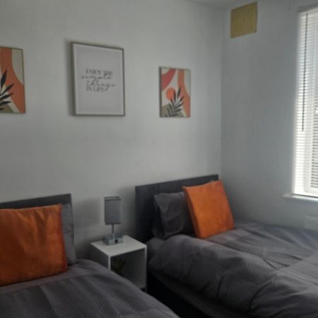 St Albans City Stays - Near Luton Airport - St Albans Abbey & City Train Station - Close To London- Harry Potter World - The Odyssey Cinema - Abbey Cathedral- Contractors I Business I Leisure- Sleeps Upto 6 People Bagian luar foto