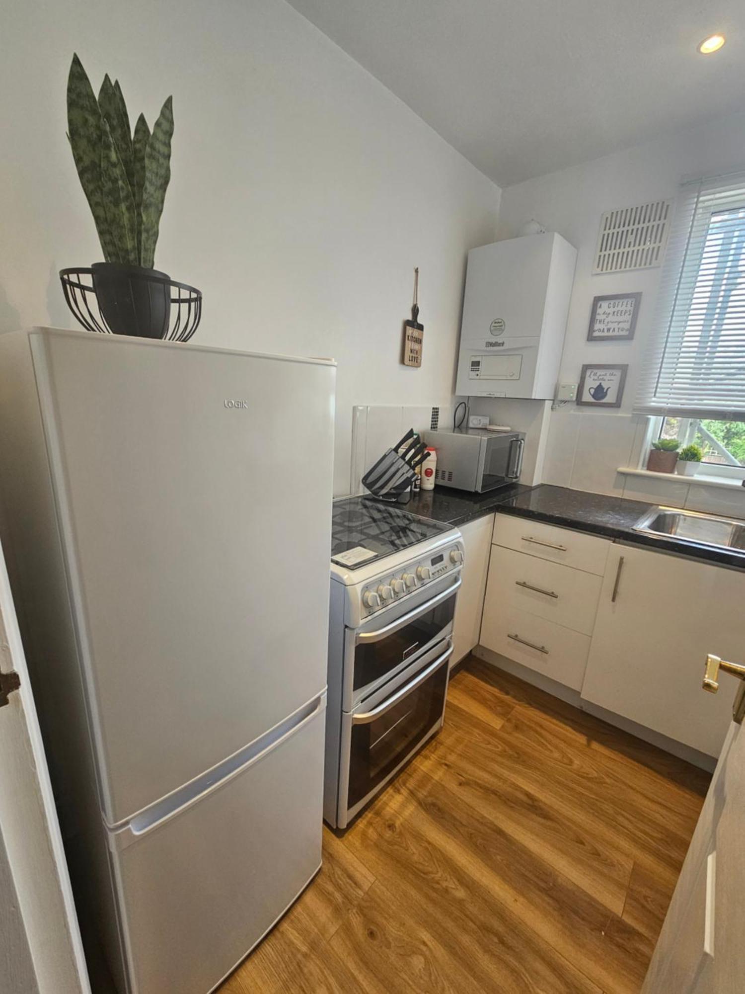 St Albans City Stays - Near Luton Airport - St Albans Abbey & City Train Station - Close To London- Harry Potter World - The Odyssey Cinema - Abbey Cathedral- Contractors I Business I Leisure- Sleeps Upto 6 People Bagian luar foto