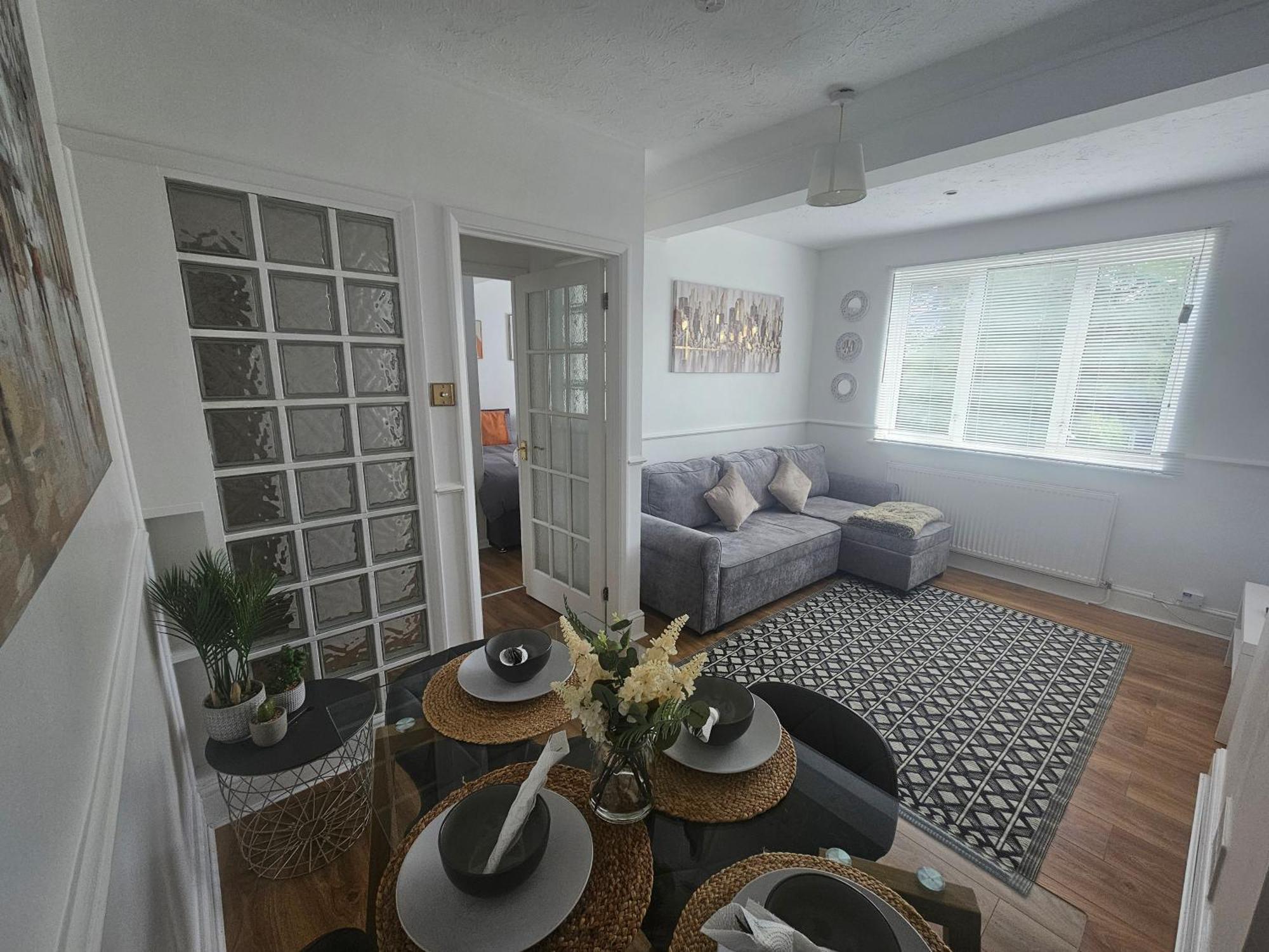 St Albans City Stays - Near Luton Airport - St Albans Abbey & City Train Station - Close To London- Harry Potter World - The Odyssey Cinema - Abbey Cathedral- Contractors I Business I Leisure- Sleeps Upto 6 People Bagian luar foto
