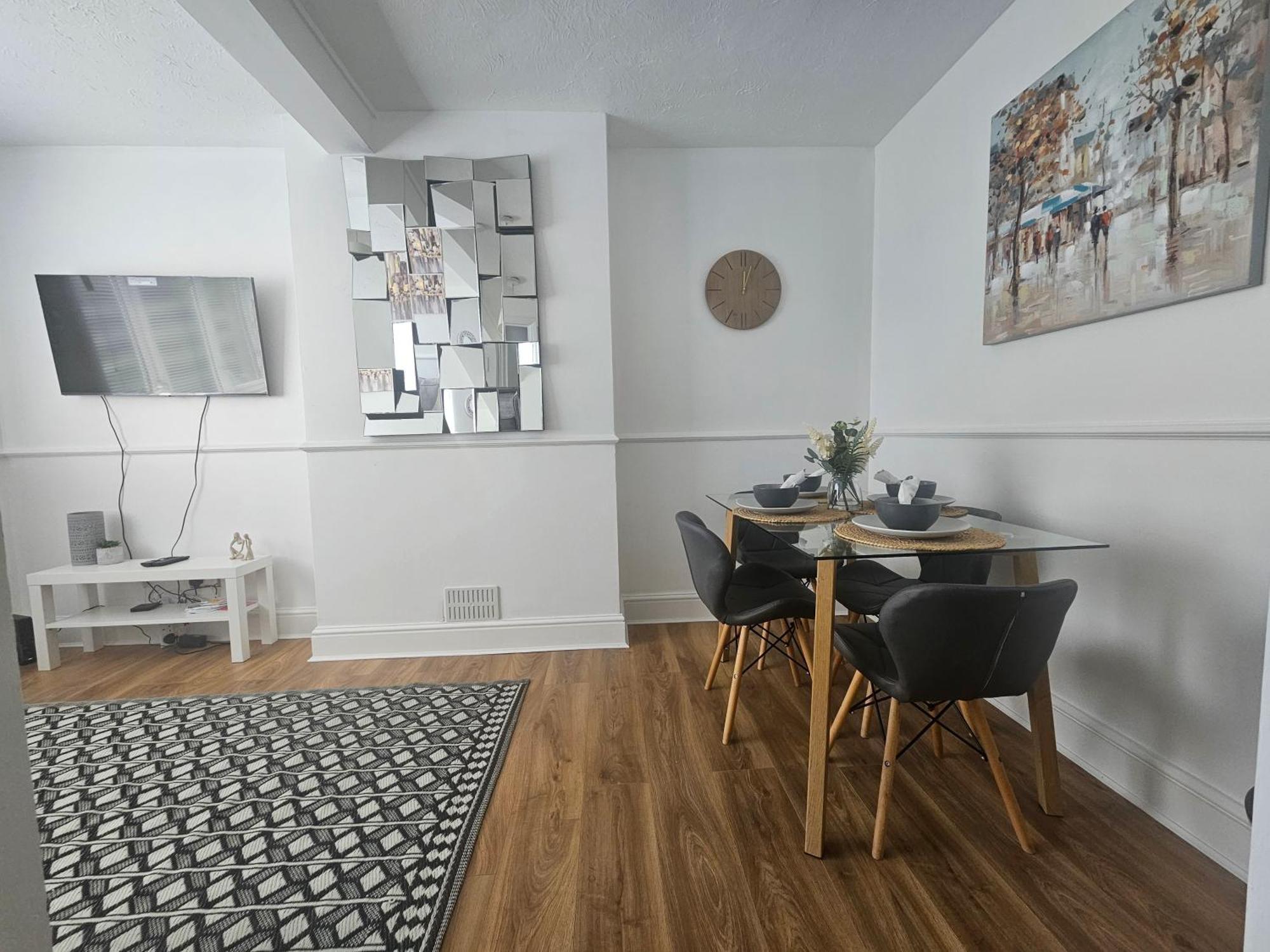 St Albans City Stays - Near Luton Airport - St Albans Abbey & City Train Station - Close To London- Harry Potter World - The Odyssey Cinema - Abbey Cathedral- Contractors I Business I Leisure- Sleeps Upto 6 People Bagian luar foto