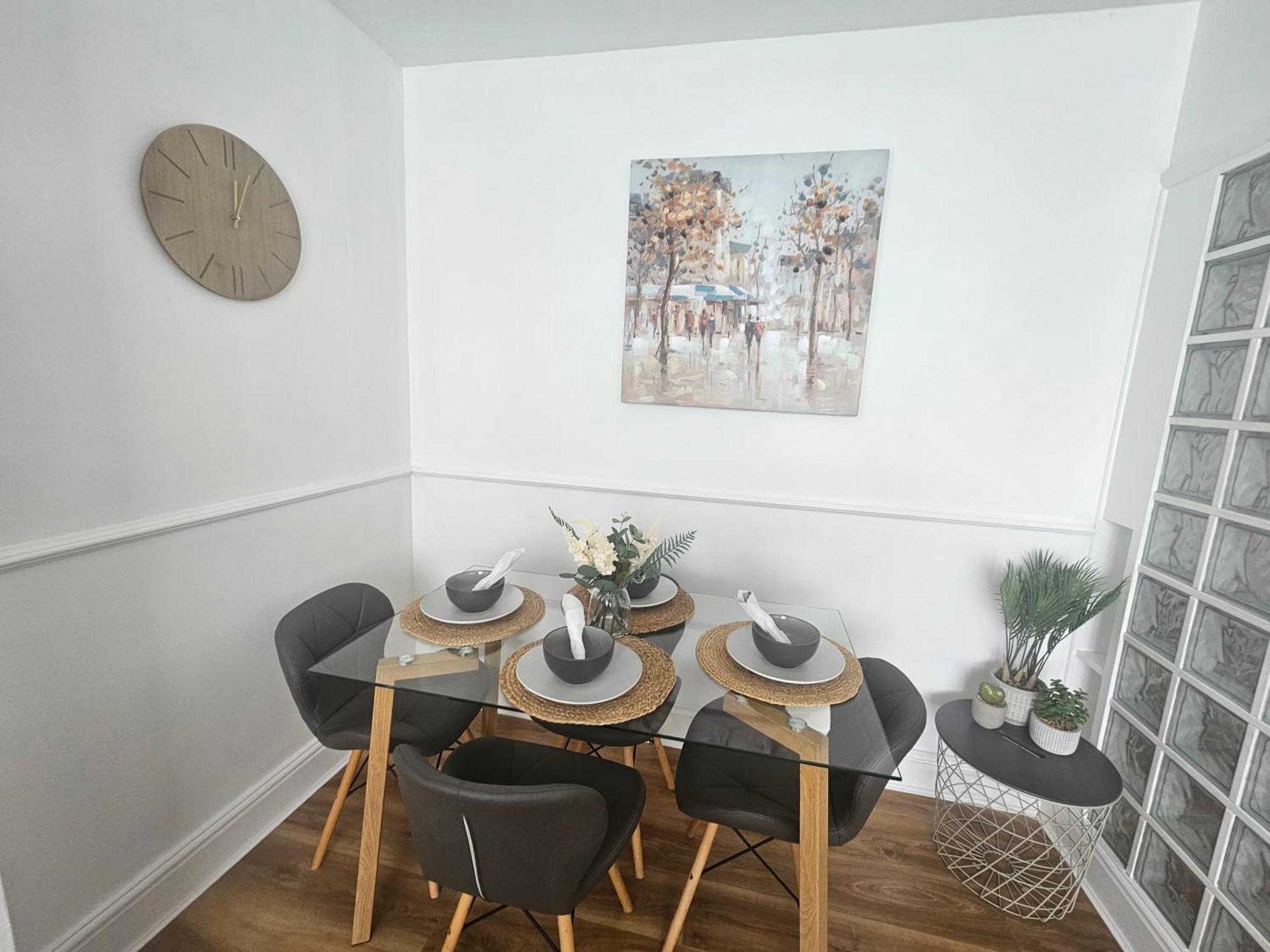 St Albans City Stays - Near Luton Airport - St Albans Abbey & City Train Station - Close To London- Harry Potter World - The Odyssey Cinema - Abbey Cathedral- Contractors I Business I Leisure- Sleeps Upto 6 People Bagian luar foto