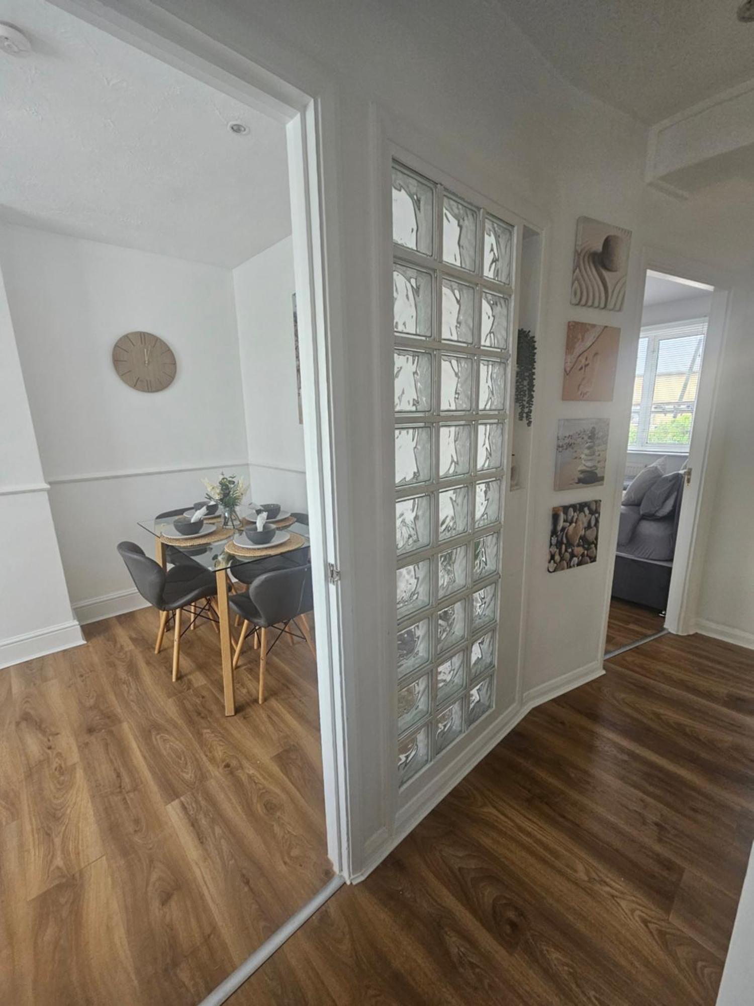 St Albans City Stays - Near Luton Airport - St Albans Abbey & City Train Station - Close To London- Harry Potter World - The Odyssey Cinema - Abbey Cathedral- Contractors I Business I Leisure- Sleeps Upto 6 People Bagian luar foto