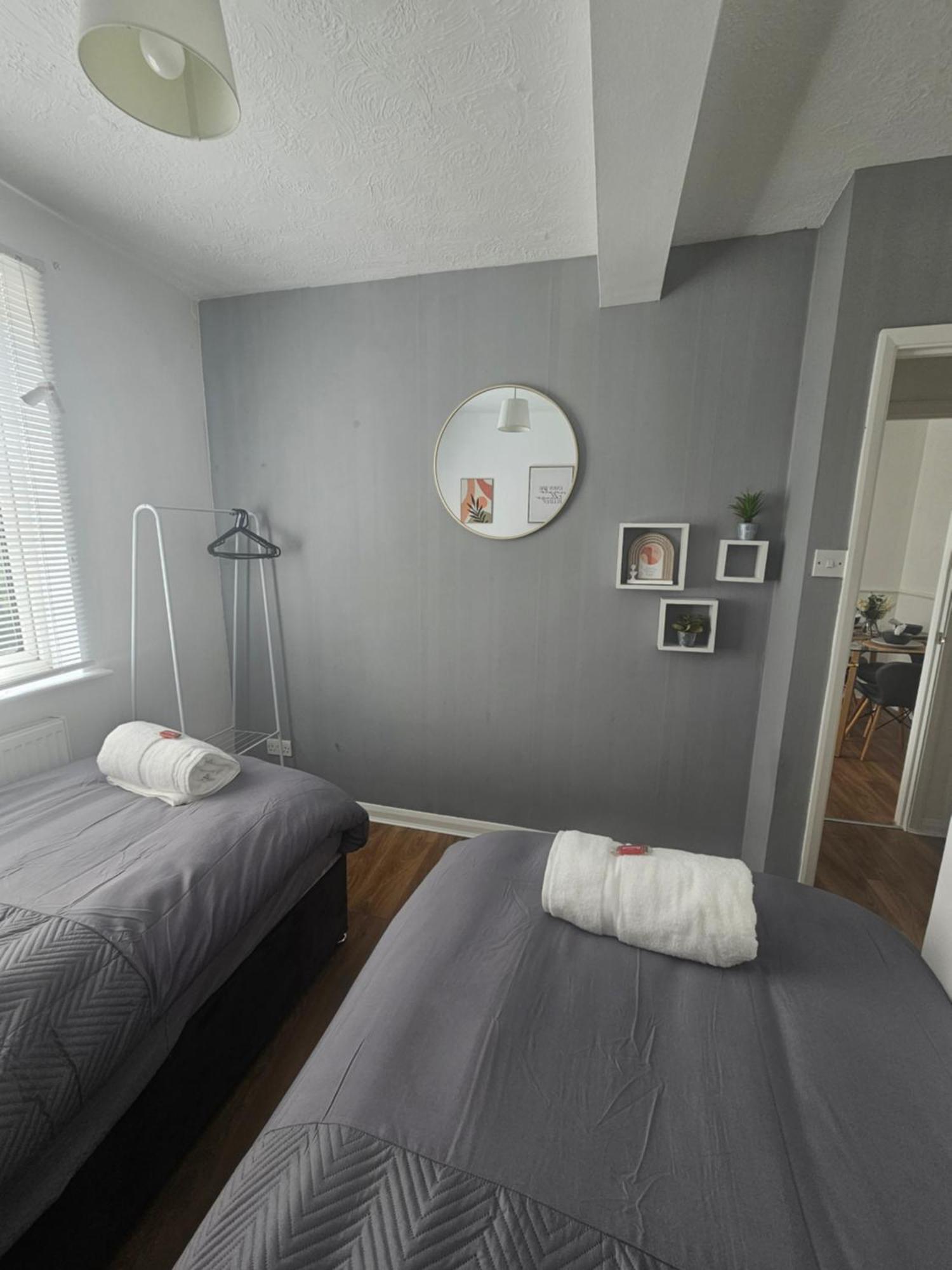 St Albans City Stays - Near Luton Airport - St Albans Abbey & City Train Station - Close To London- Harry Potter World - The Odyssey Cinema - Abbey Cathedral- Contractors I Business I Leisure- Sleeps Upto 6 People Bagian luar foto