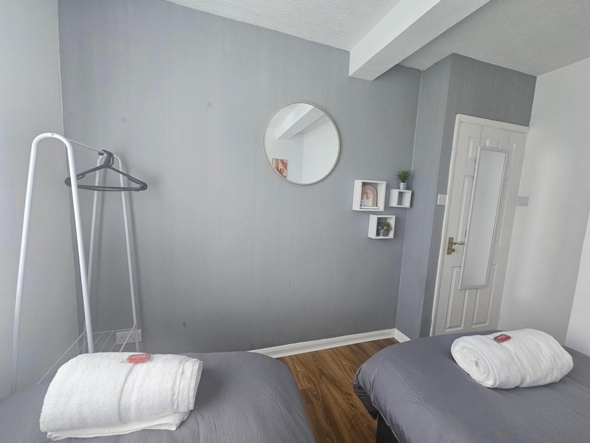 St Albans City Stays - Near Luton Airport - St Albans Abbey & City Train Station - Close To London- Harry Potter World - The Odyssey Cinema - Abbey Cathedral- Contractors I Business I Leisure- Sleeps Upto 6 People Bagian luar foto