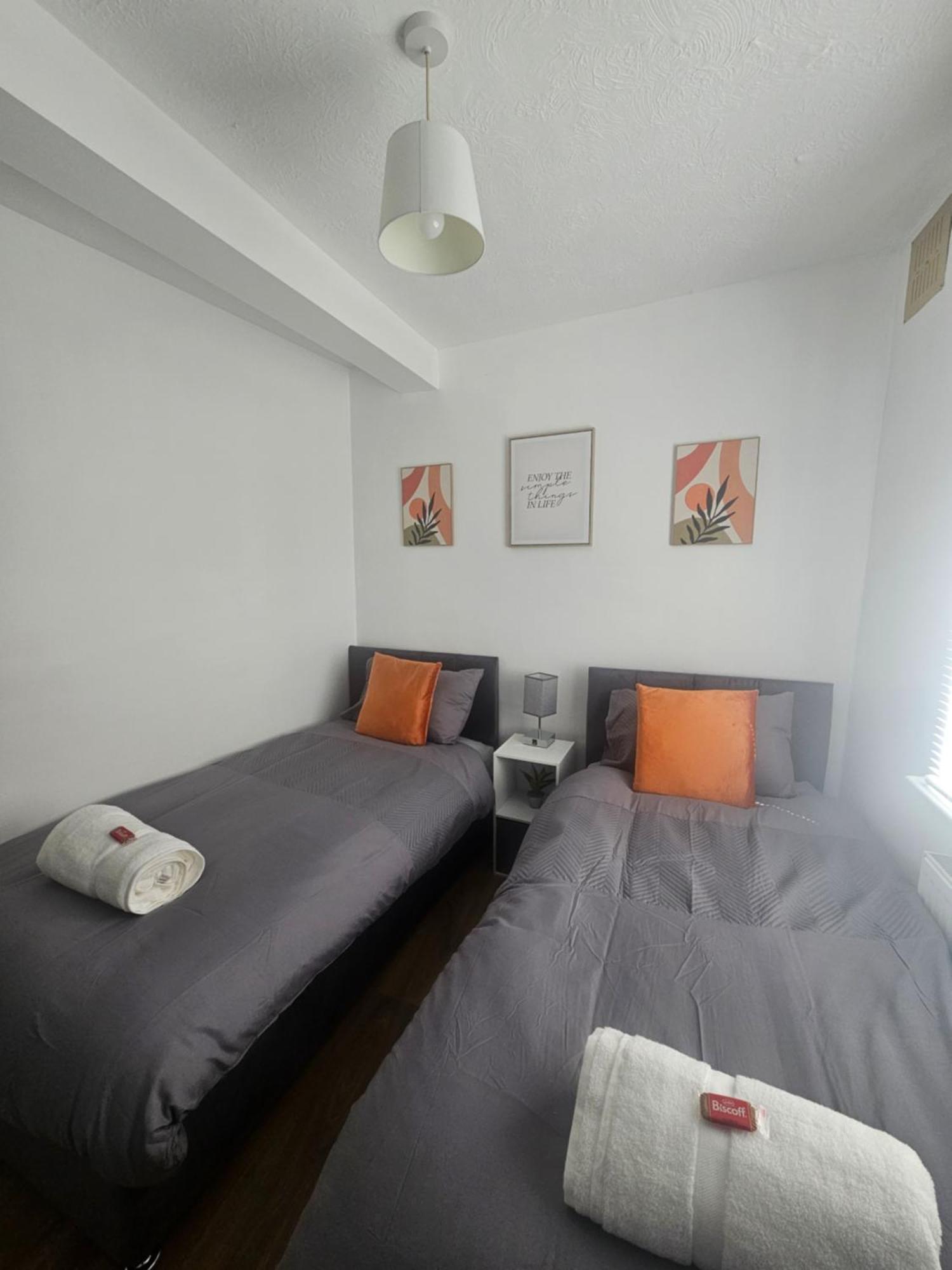 St Albans City Stays - Near Luton Airport - St Albans Abbey & City Train Station - Close To London- Harry Potter World - The Odyssey Cinema - Abbey Cathedral- Contractors I Business I Leisure- Sleeps Upto 6 People Bagian luar foto