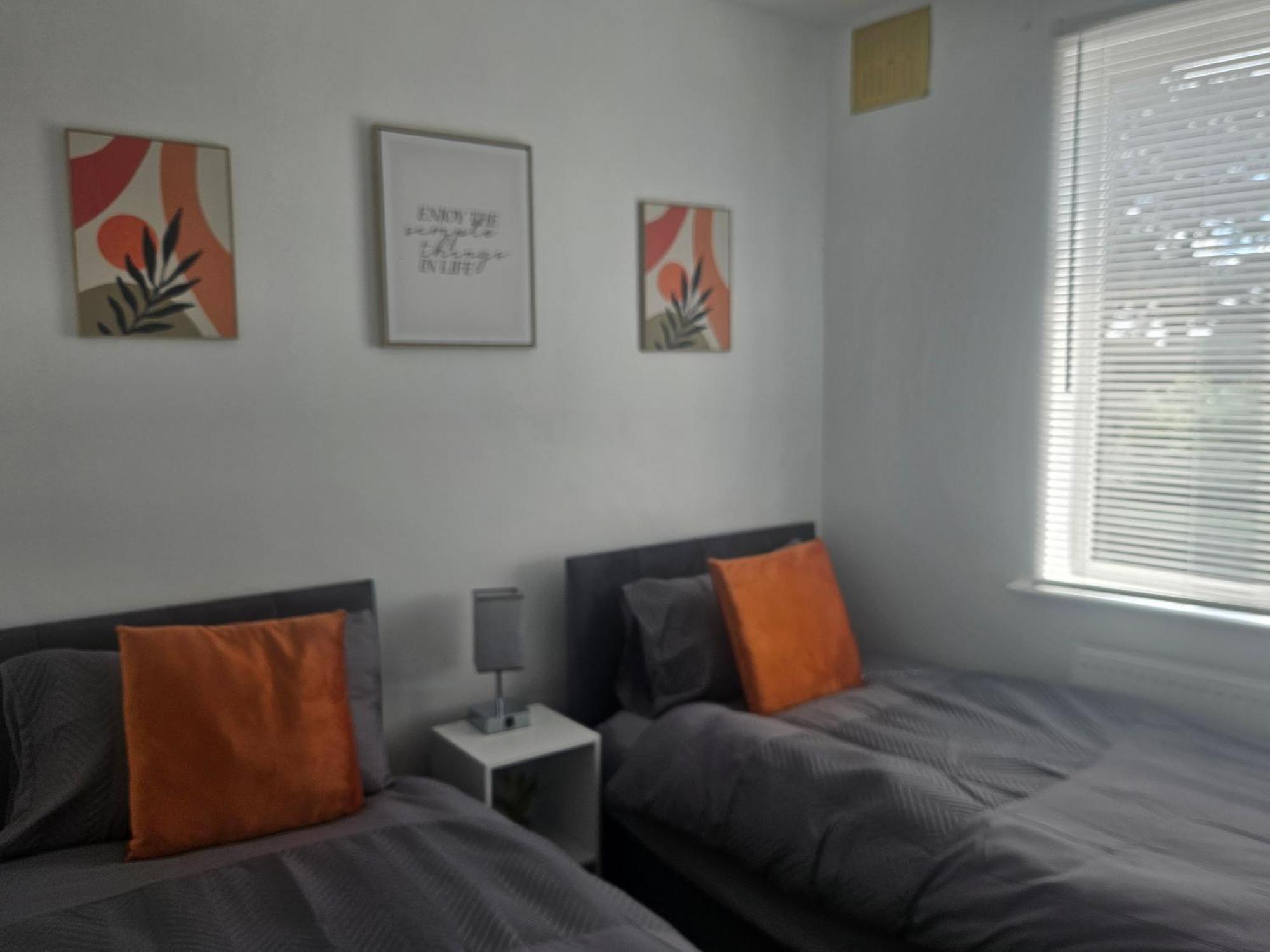 St Albans City Stays - Near Luton Airport - St Albans Abbey & City Train Station - Close To London- Harry Potter World - The Odyssey Cinema - Abbey Cathedral- Contractors I Business I Leisure- Sleeps Upto 6 People Bagian luar foto