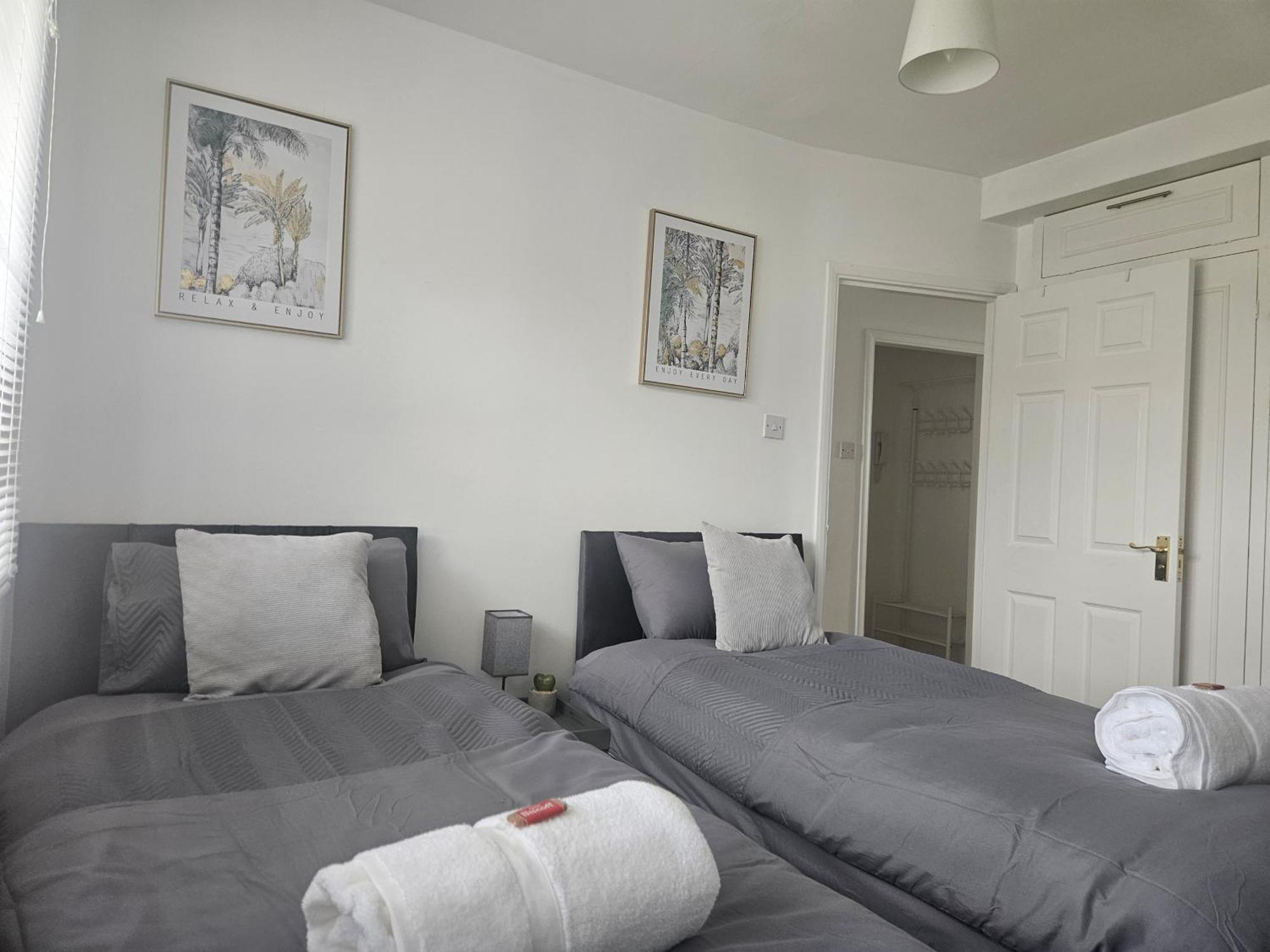 St Albans City Stays - Near Luton Airport - St Albans Abbey & City Train Station - Close To London- Harry Potter World - The Odyssey Cinema - Abbey Cathedral- Contractors I Business I Leisure- Sleeps Upto 6 People Bagian luar foto