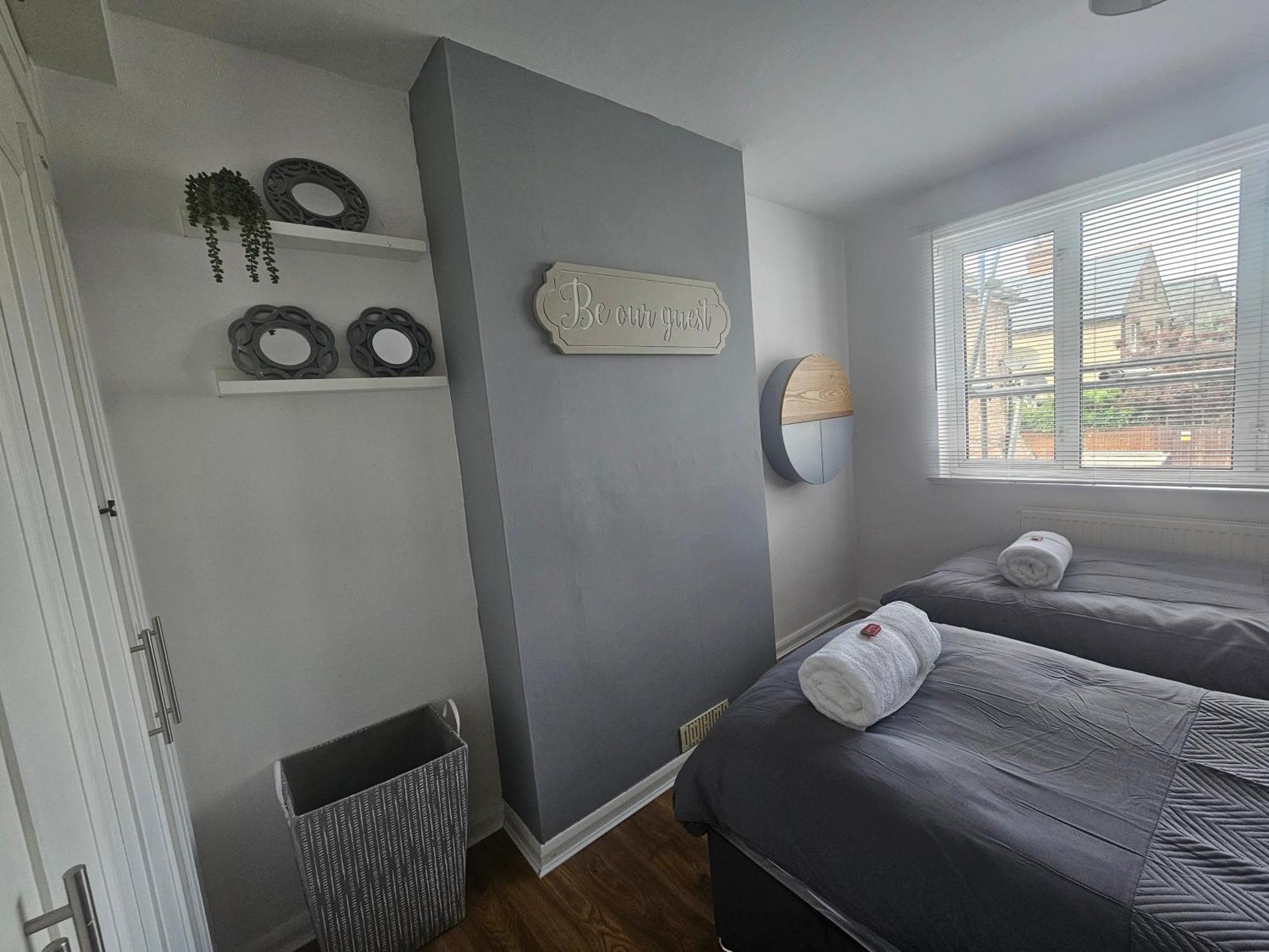 St Albans City Stays - Near Luton Airport - St Albans Abbey & City Train Station - Close To London- Harry Potter World - The Odyssey Cinema - Abbey Cathedral- Contractors I Business I Leisure- Sleeps Upto 6 People Bagian luar foto