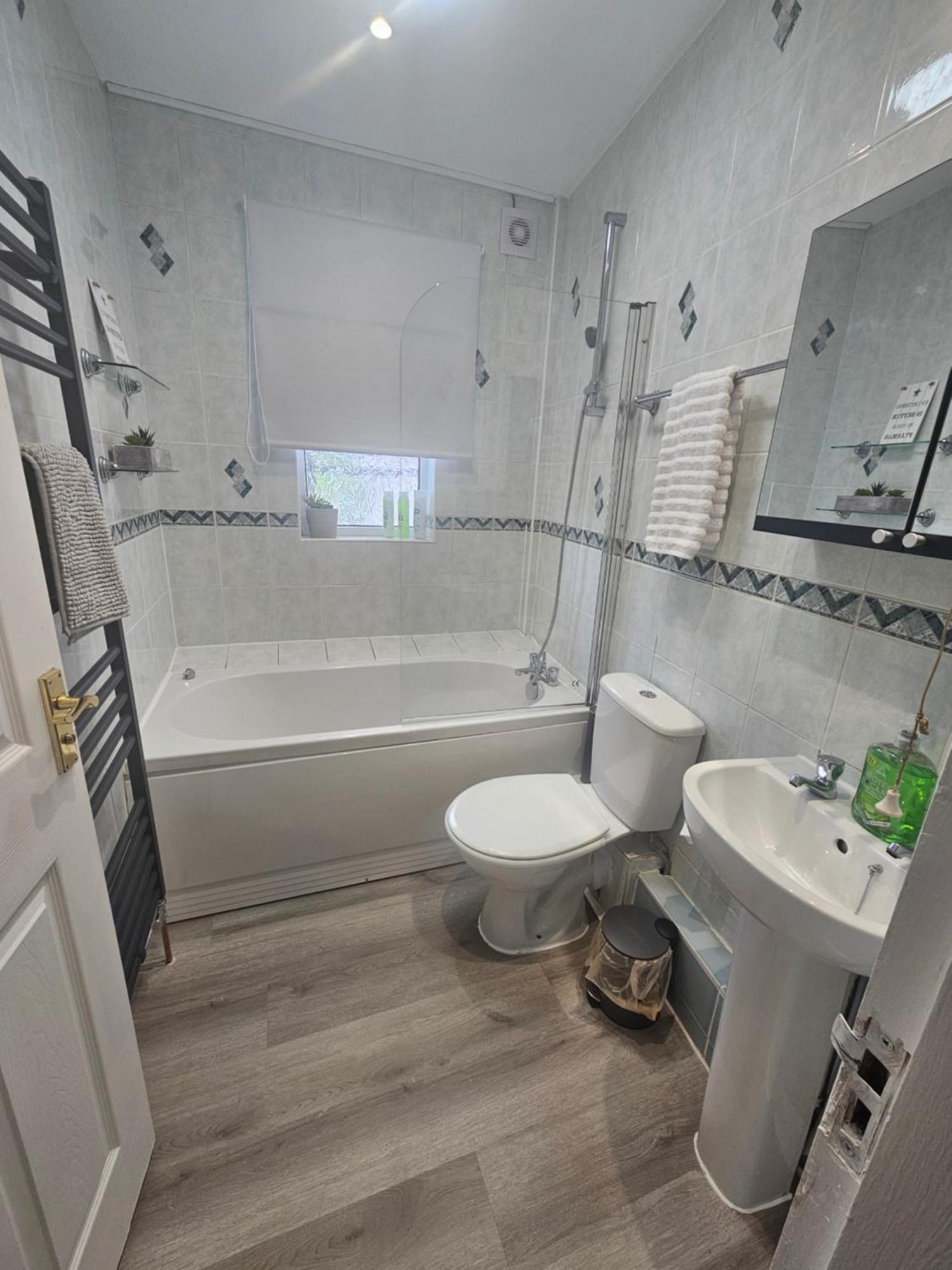St Albans City Stays - Near Luton Airport - St Albans Abbey & City Train Station - Close To London- Harry Potter World - The Odyssey Cinema - Abbey Cathedral- Contractors I Business I Leisure- Sleeps Upto 6 People Bagian luar foto